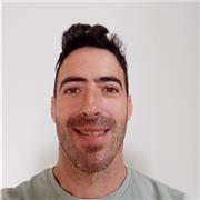 Soy profesor de profesión, he vivido en Inglaterra durante 7 años y tengo mucha experiencia como profesor tanto en escuelas en el extranjero, como de profesor particular en España